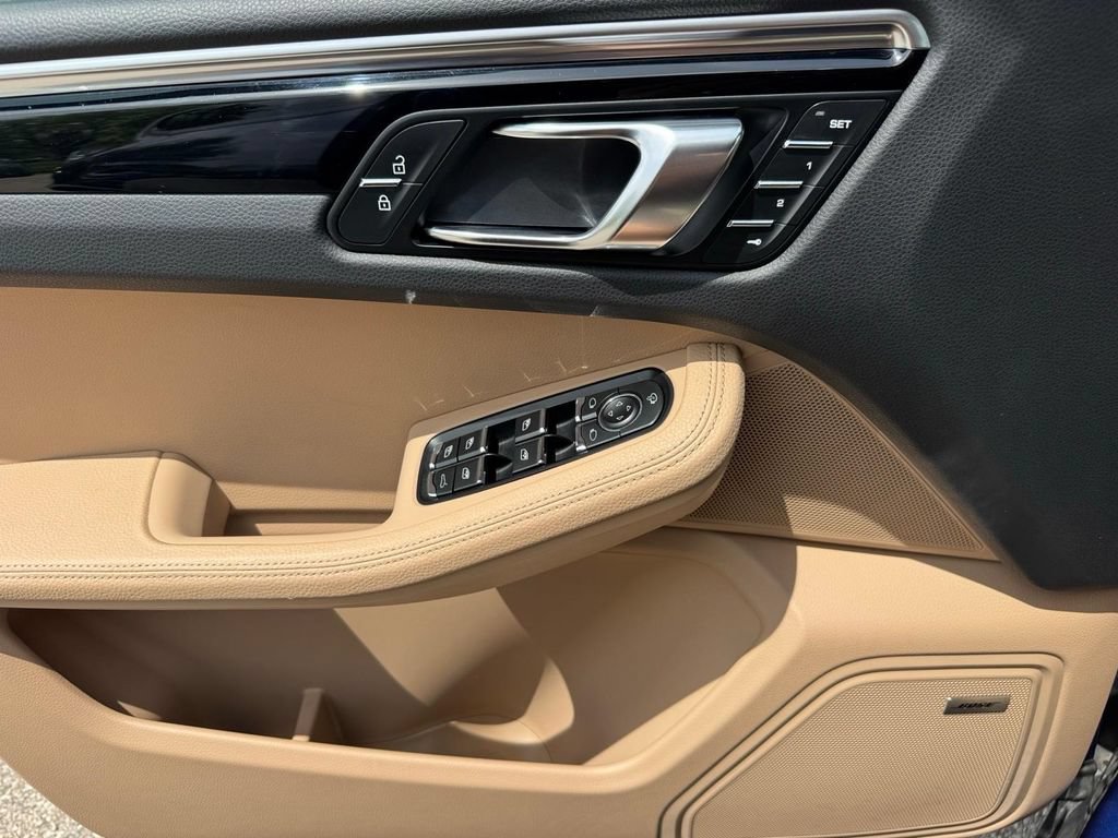 Used 2024 Porsche Macan AWD/4WD image 15