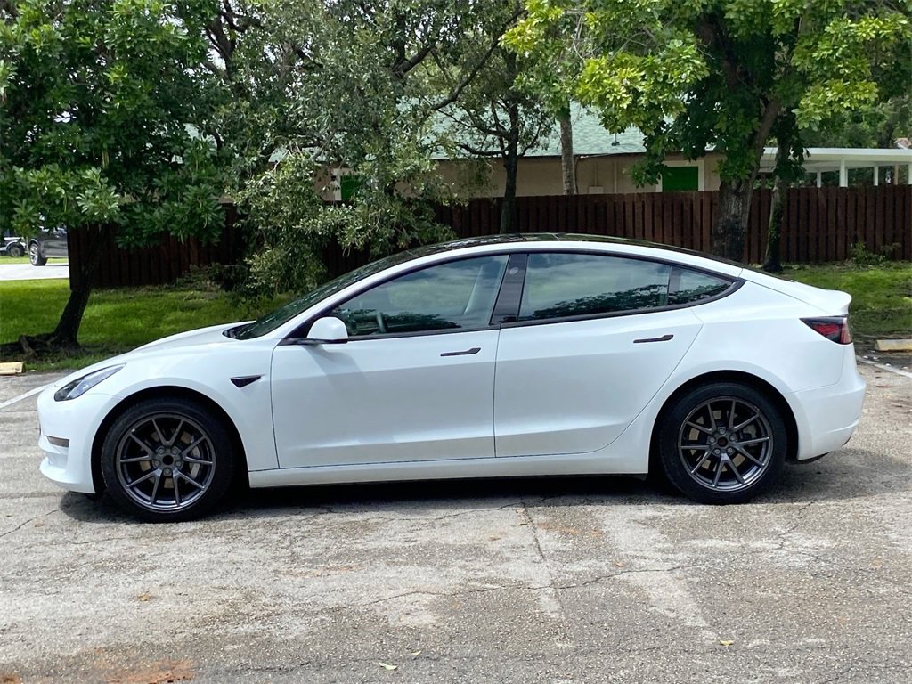 Used 2023 Tesla Model 3 Standard Range image 4