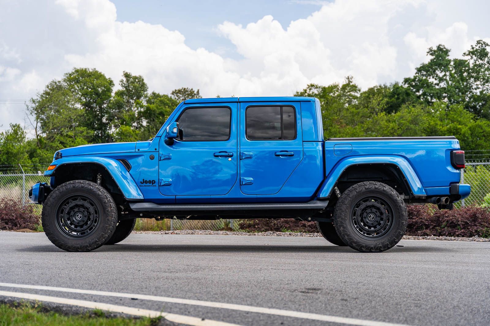 Used 2022 Jeep Gladiator Overland AWD/4WD image 4
