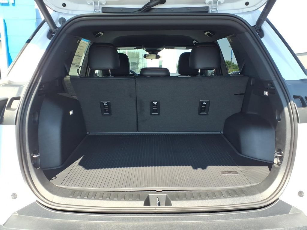 New 2027 Chevrolet Equinox RS w/ LPO, Floor Liner Package FWD image 12