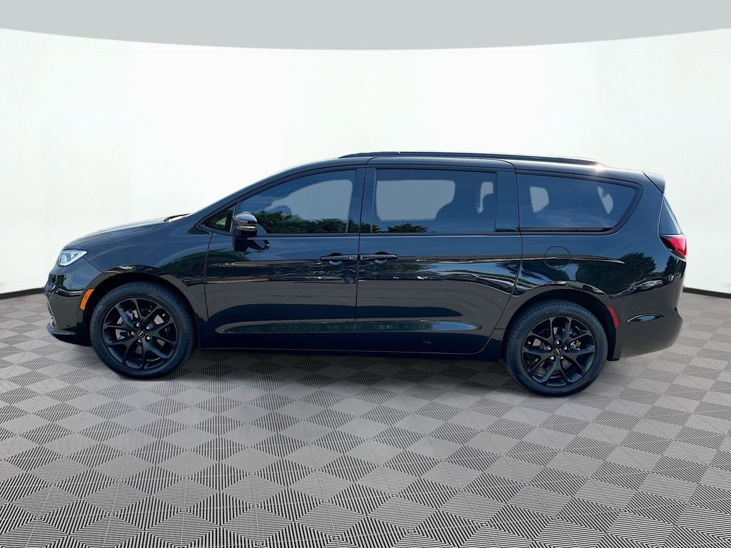 Used 2023 Chrysler Pacifica Limited w/ S Appearance Package AWD/4WD image 9