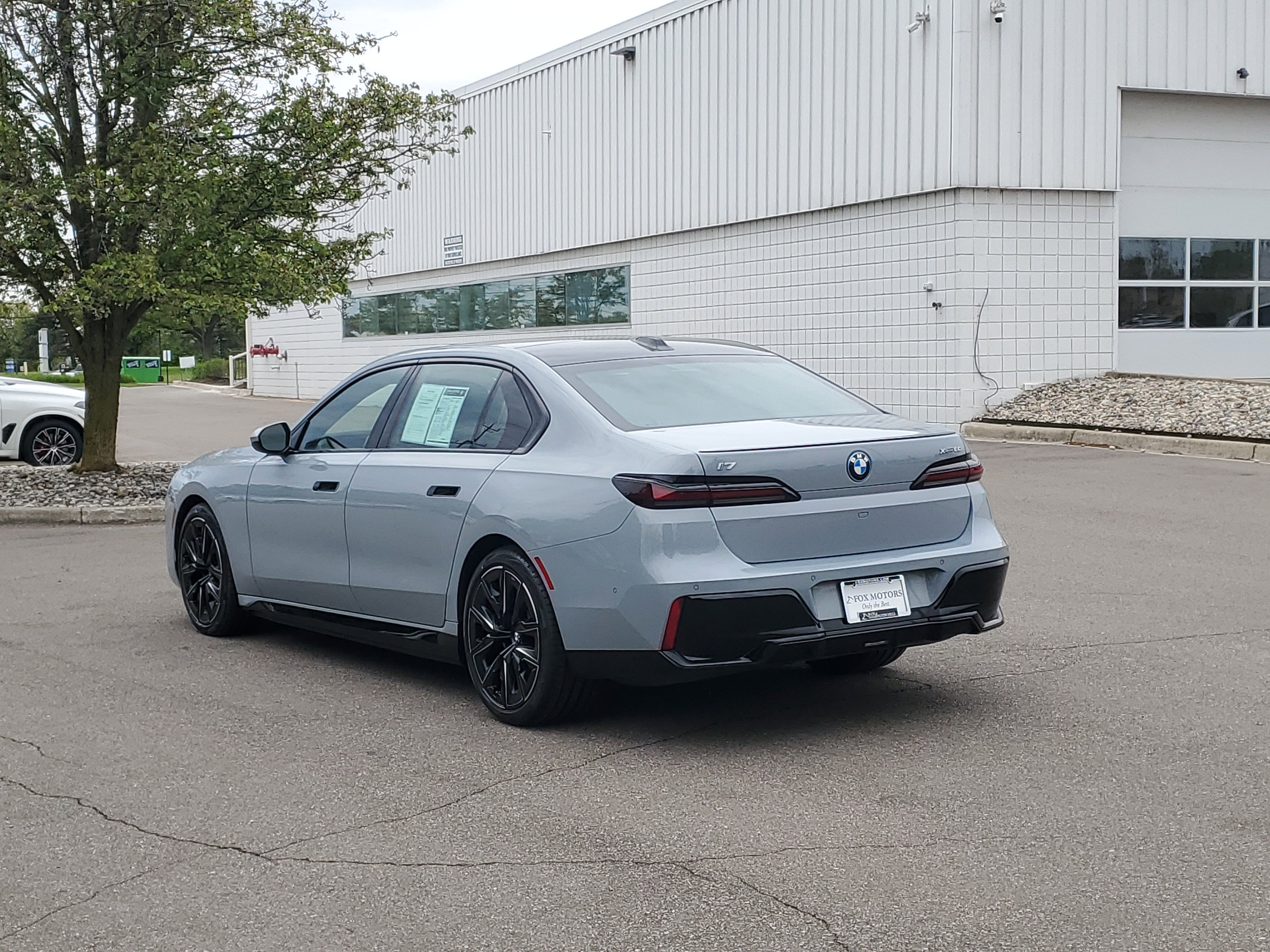 Certified 2023 BMW i7 xDrive60 AWD/4WD image 2