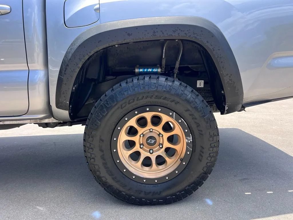 Used 2017 Toyota Tacoma TRD Off-Road RWD image 9