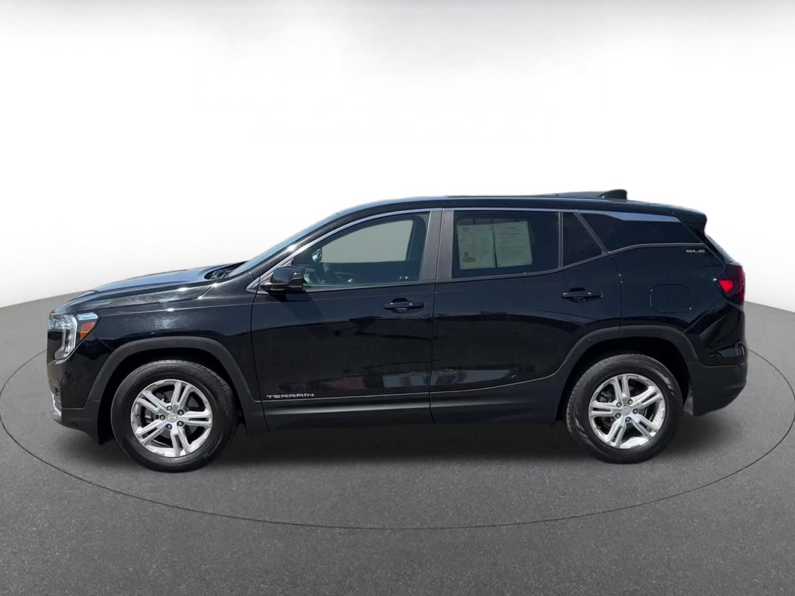 Used 2024 GMC Terrain SLE FWD image 8