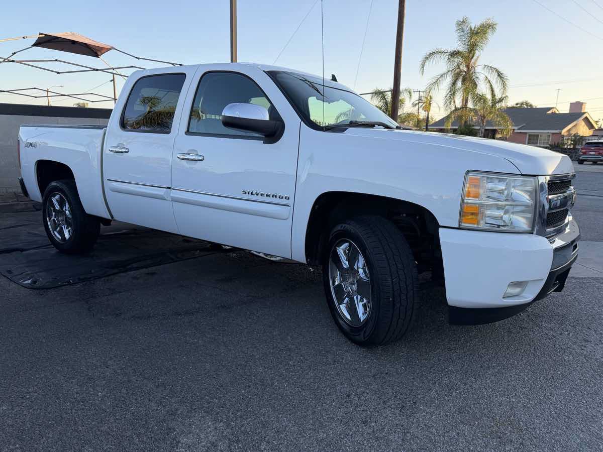 Used 2011 Chevrolet Silverado 1500 LT w/ Regional Value Package AWD/4WD image 14