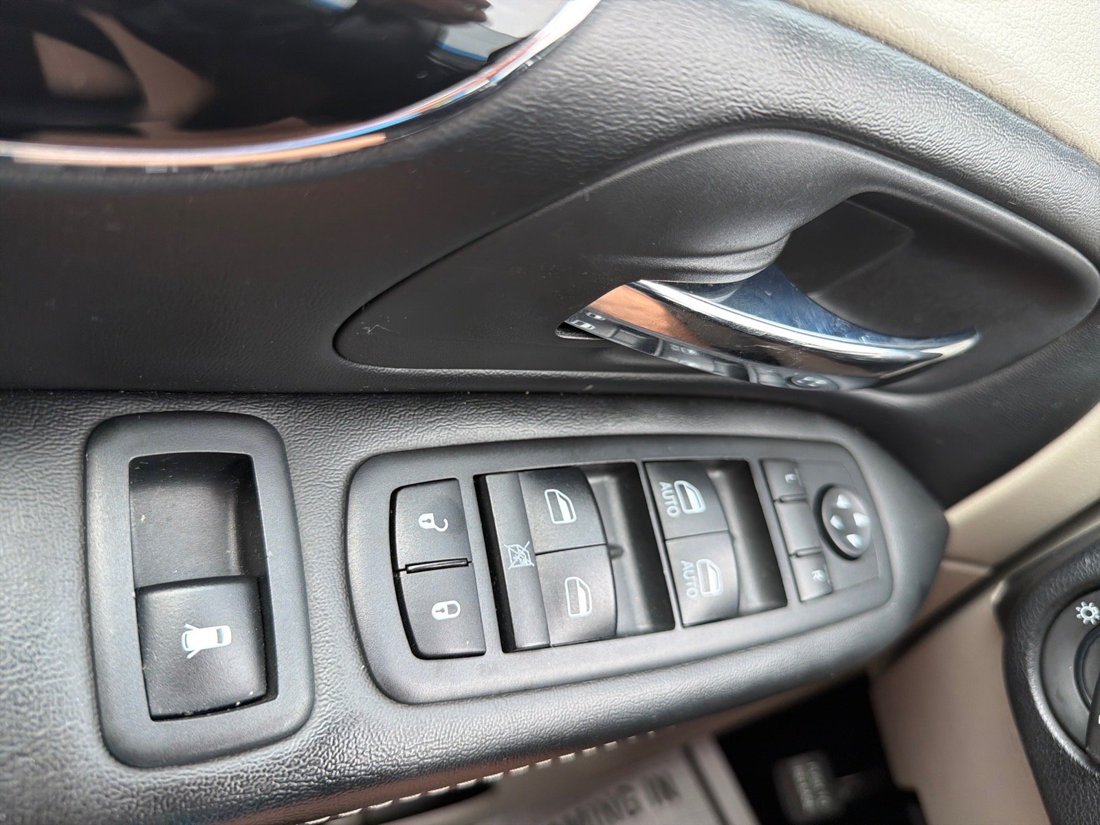 Used 2019 Dodge Grand Caravan SXT FWD image 16