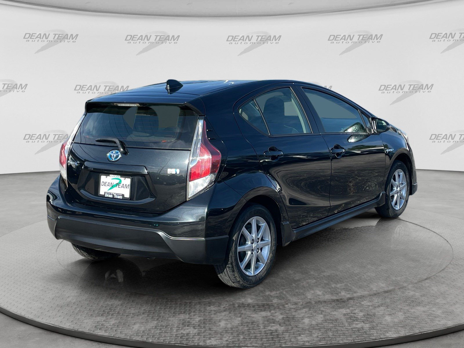 Used 2017 Toyota Prius C One FWD image 8