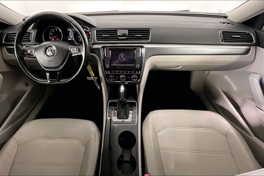 Used 2018 Volkswagen Passat 2.0T R-Line FWD image 19