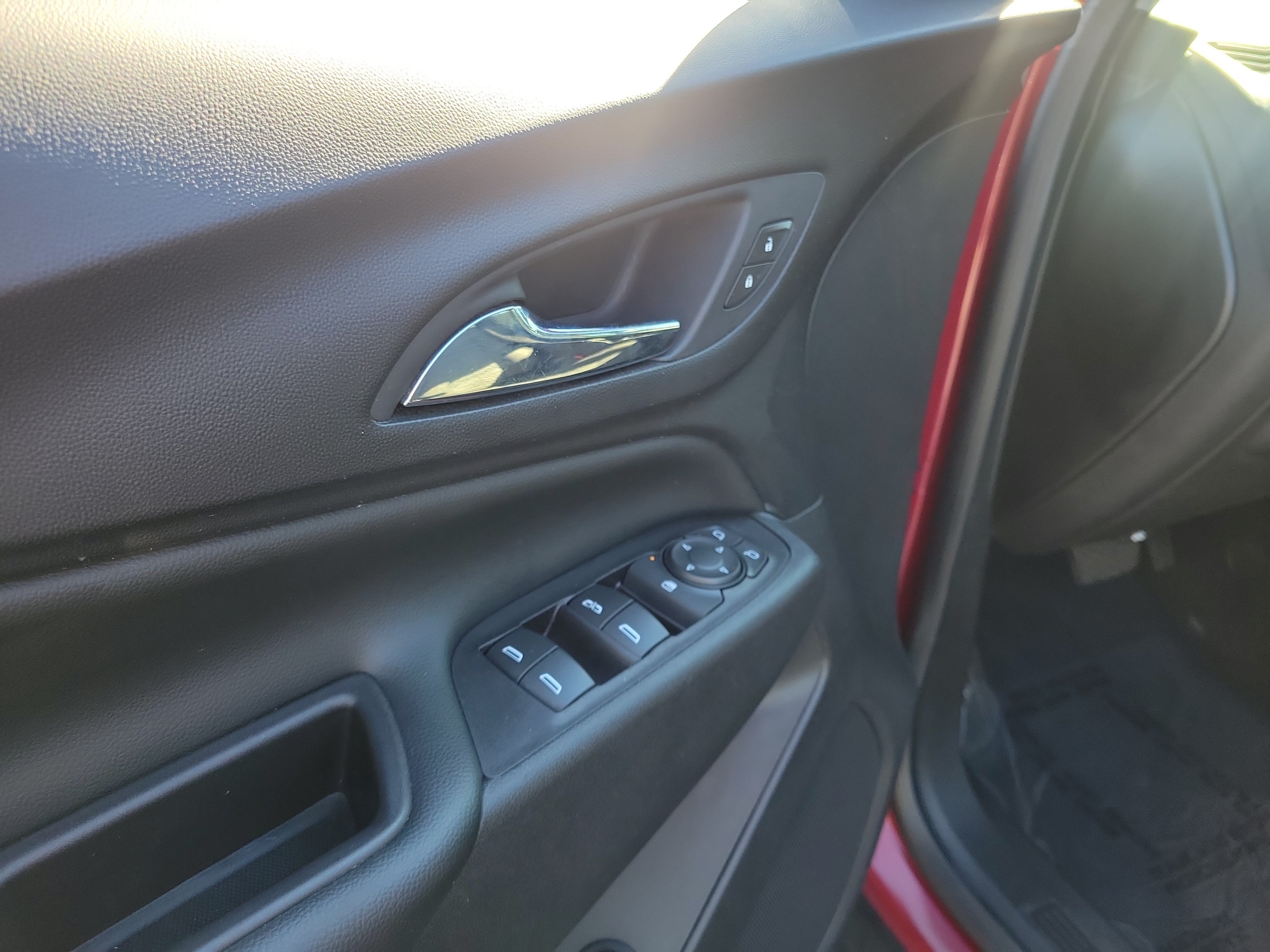 Used 2020 Chevrolet Equinox LT FWD image 18