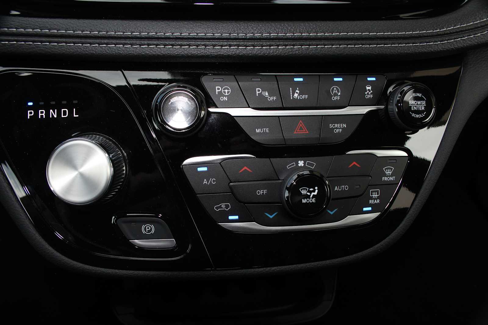 New 2025 Chrysler Pacifica Select AWD/4WD image 39