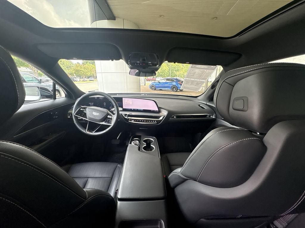Certified 2025 Cadillac Lyriq Luxury AWD/4WD image 21