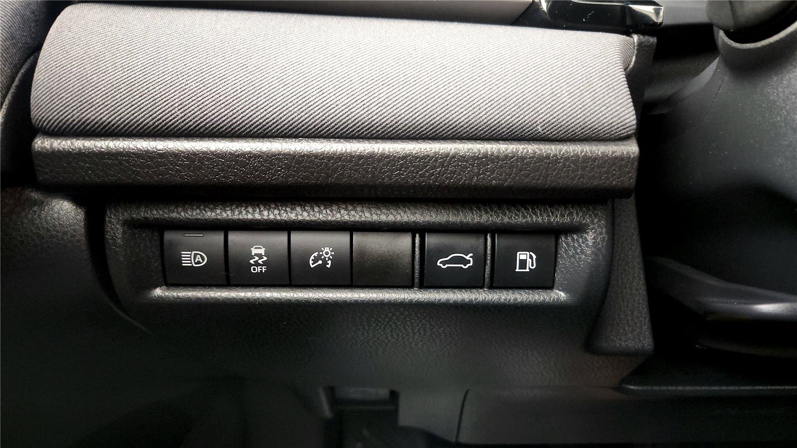 Used 2025 Toyota Camry LE image 32