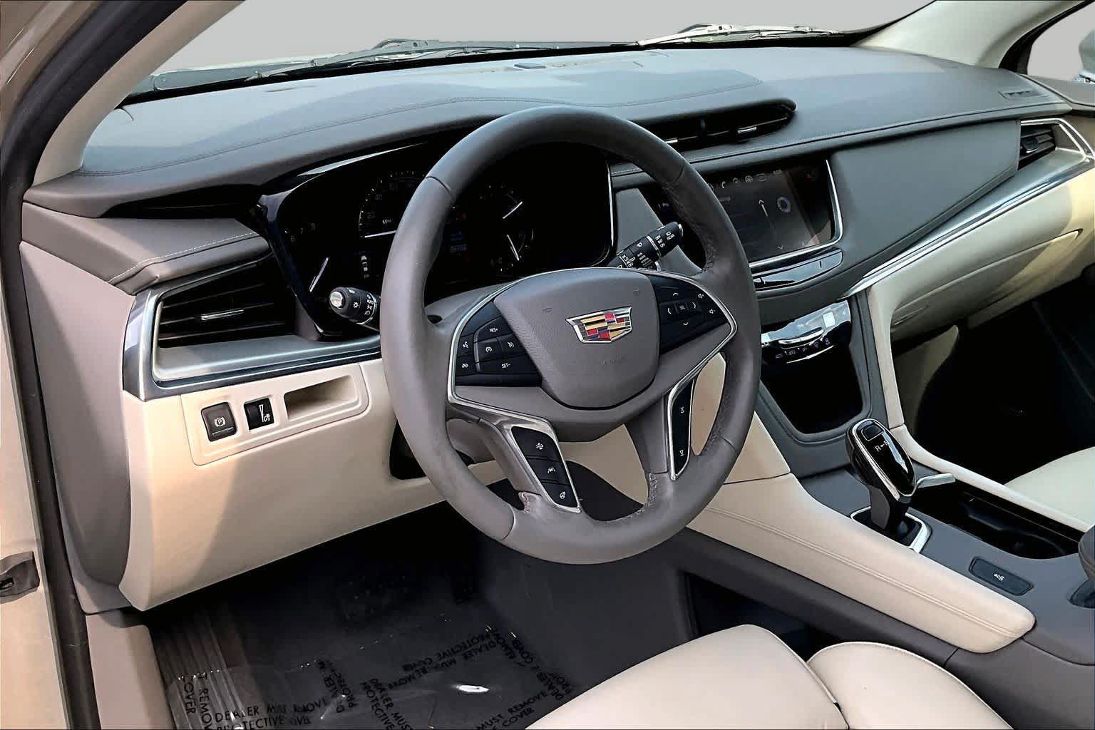 Used 2017 Cadillac XT5 Luxury w/ Driver Awareness Package FWD image 18