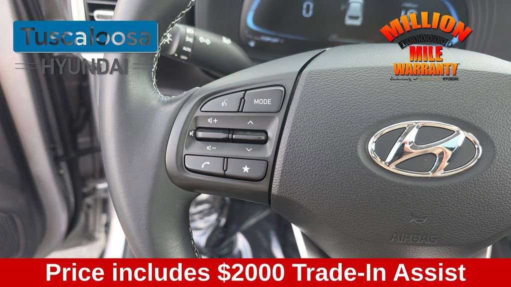 Used 2024 Hyundai Venue SEL image 17