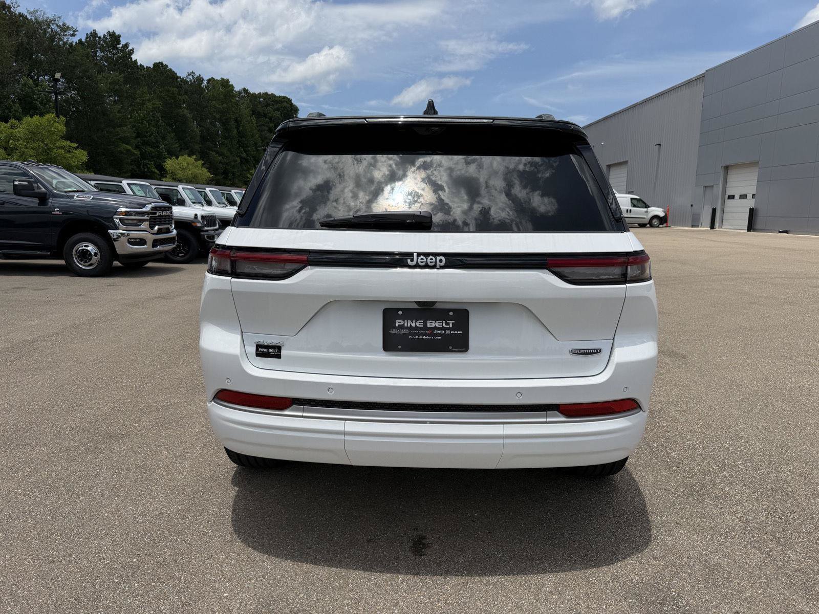 New 2026 Jeep Grand Cherokee Summit AWD/4WD image 5