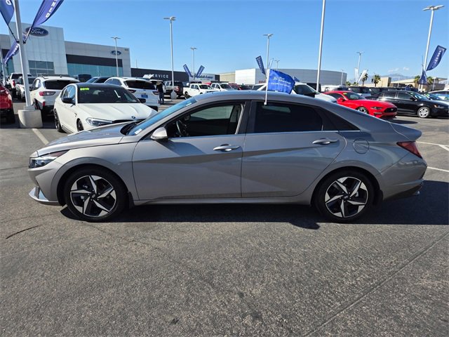 Used 2023 Hyundai Elantra Limited image 4