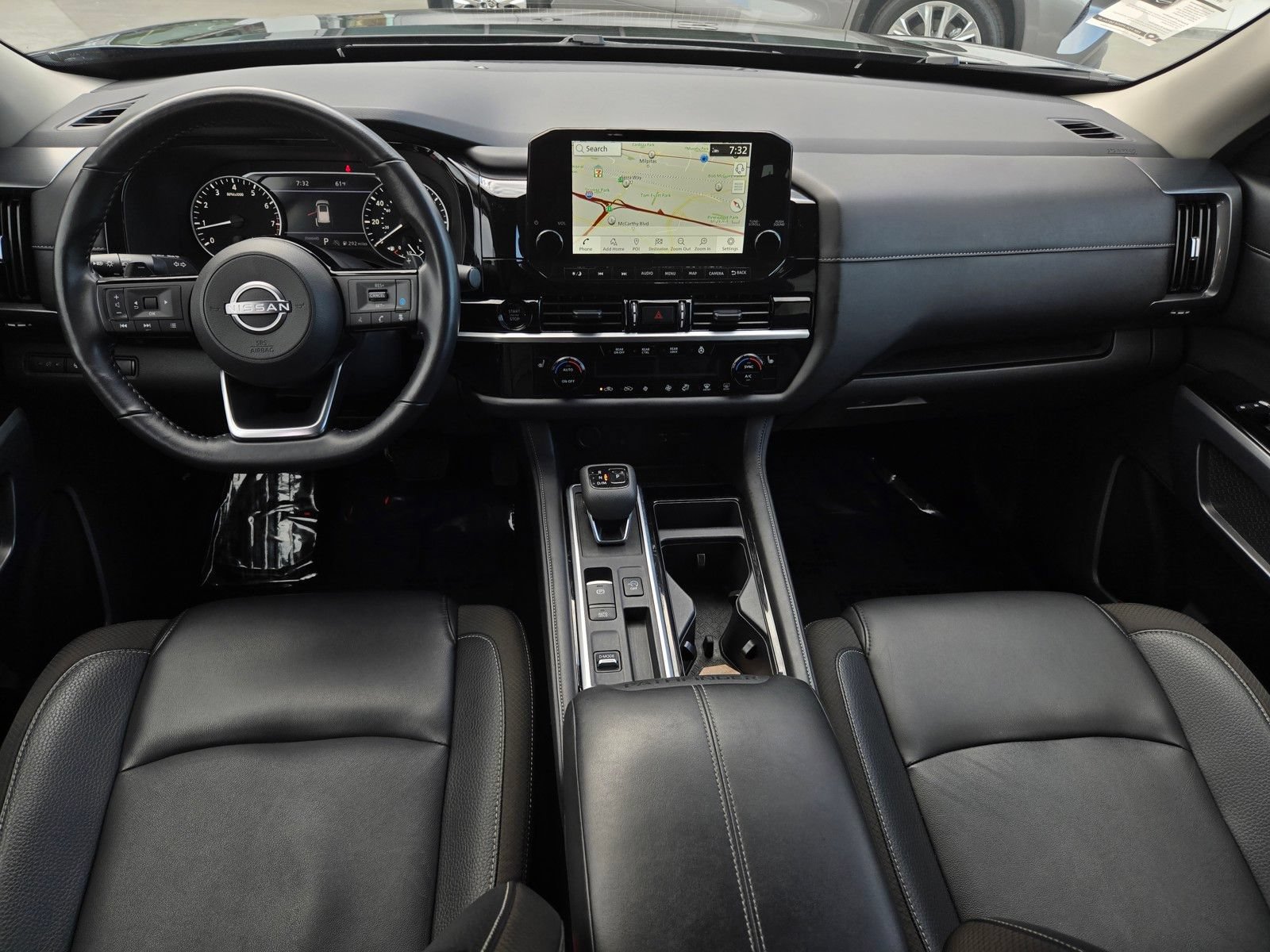 Used 2025 Nissan Pathfinder SL FWD image 13