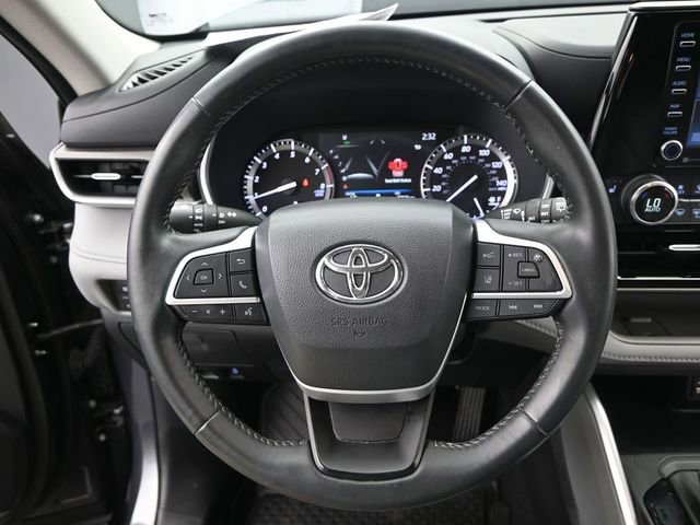 Used 2022 Toyota Highlander XLE image 7