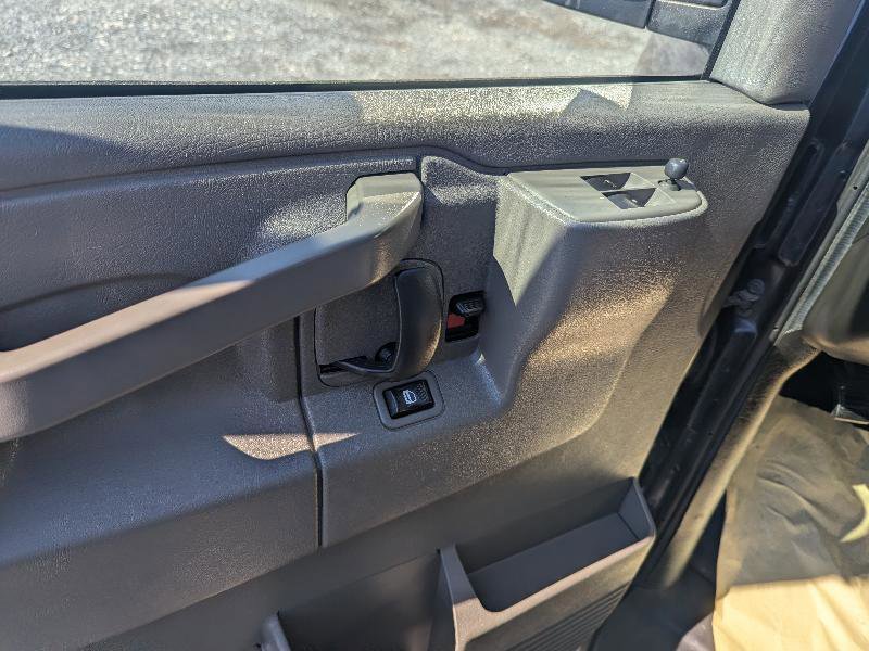 Used 2017 GMC Savana 2500 RWD image 11