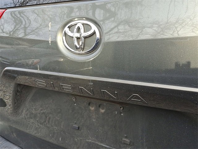 Used 2014 Toyota Sienna LE image 9