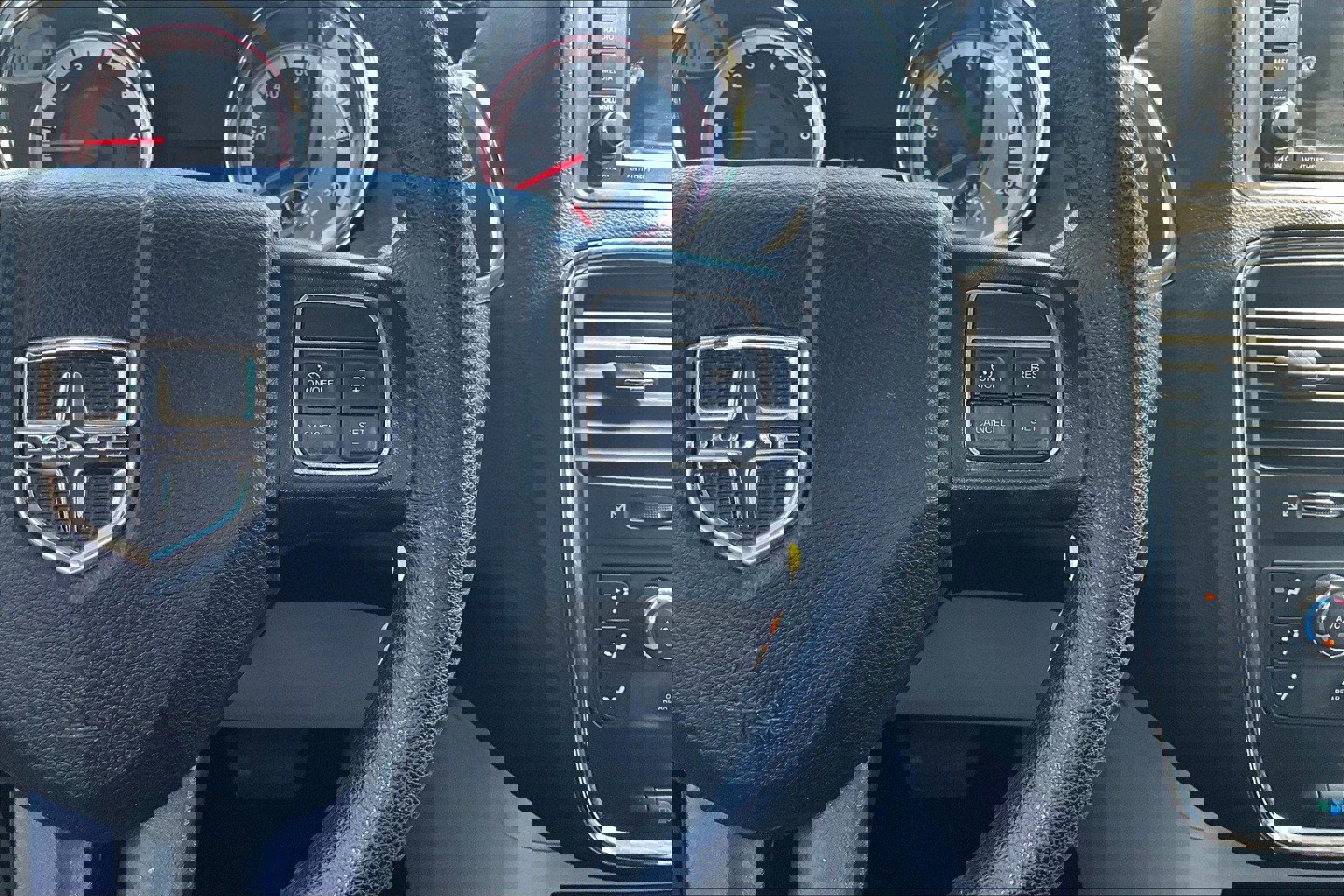 Used 2019 Dodge Grand Caravan SE w/ UConnect Hands-Free Group image 18