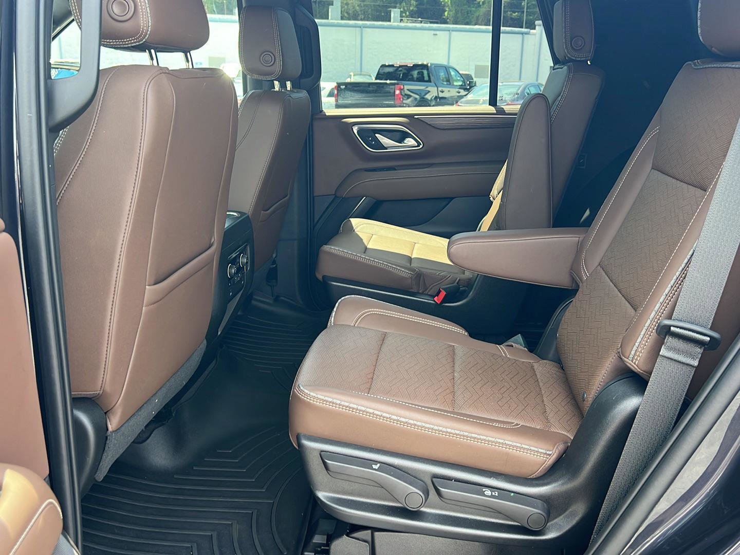 Used 2022 Chevrolet Tahoe High Country image 11
