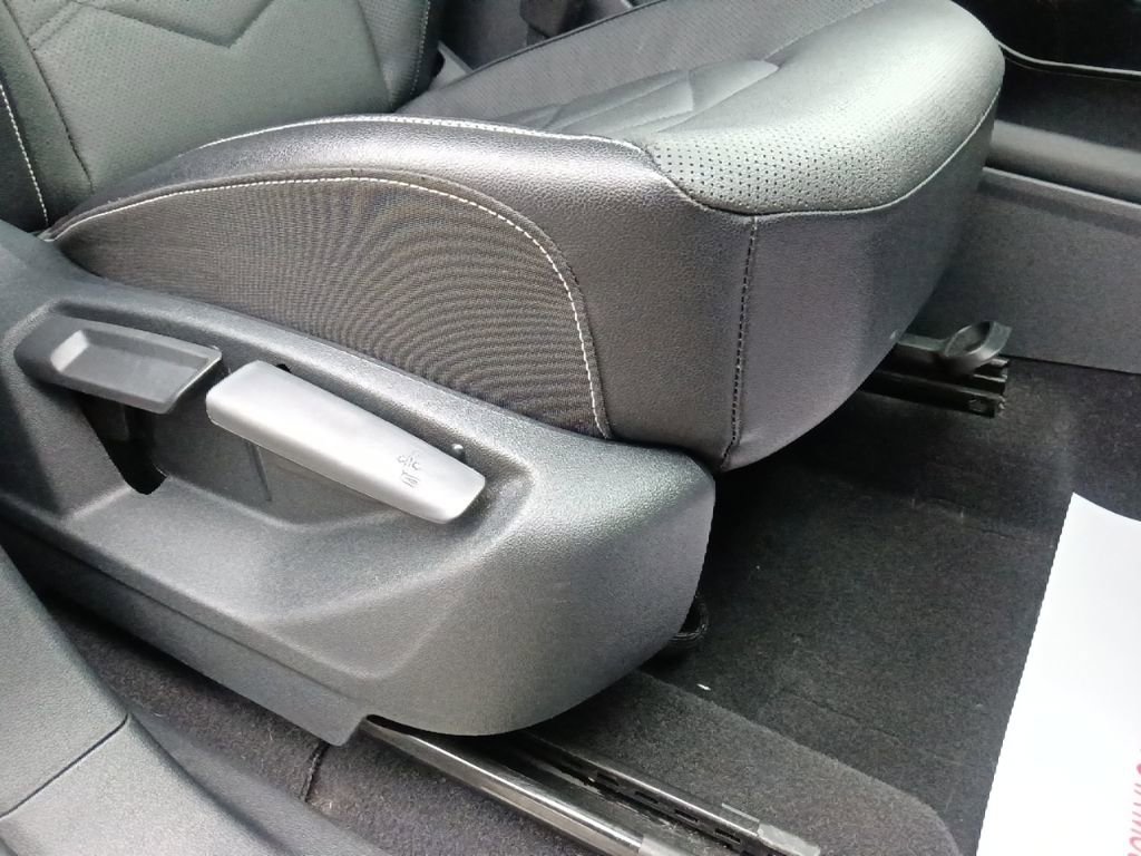 Used 2024 Volkswagen Atlas SE image 37