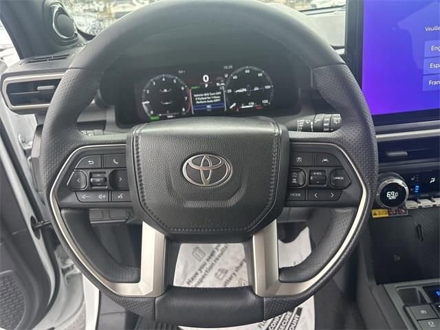 Used 2025 Toyota 4Runner Limited AWD/4WD image 15