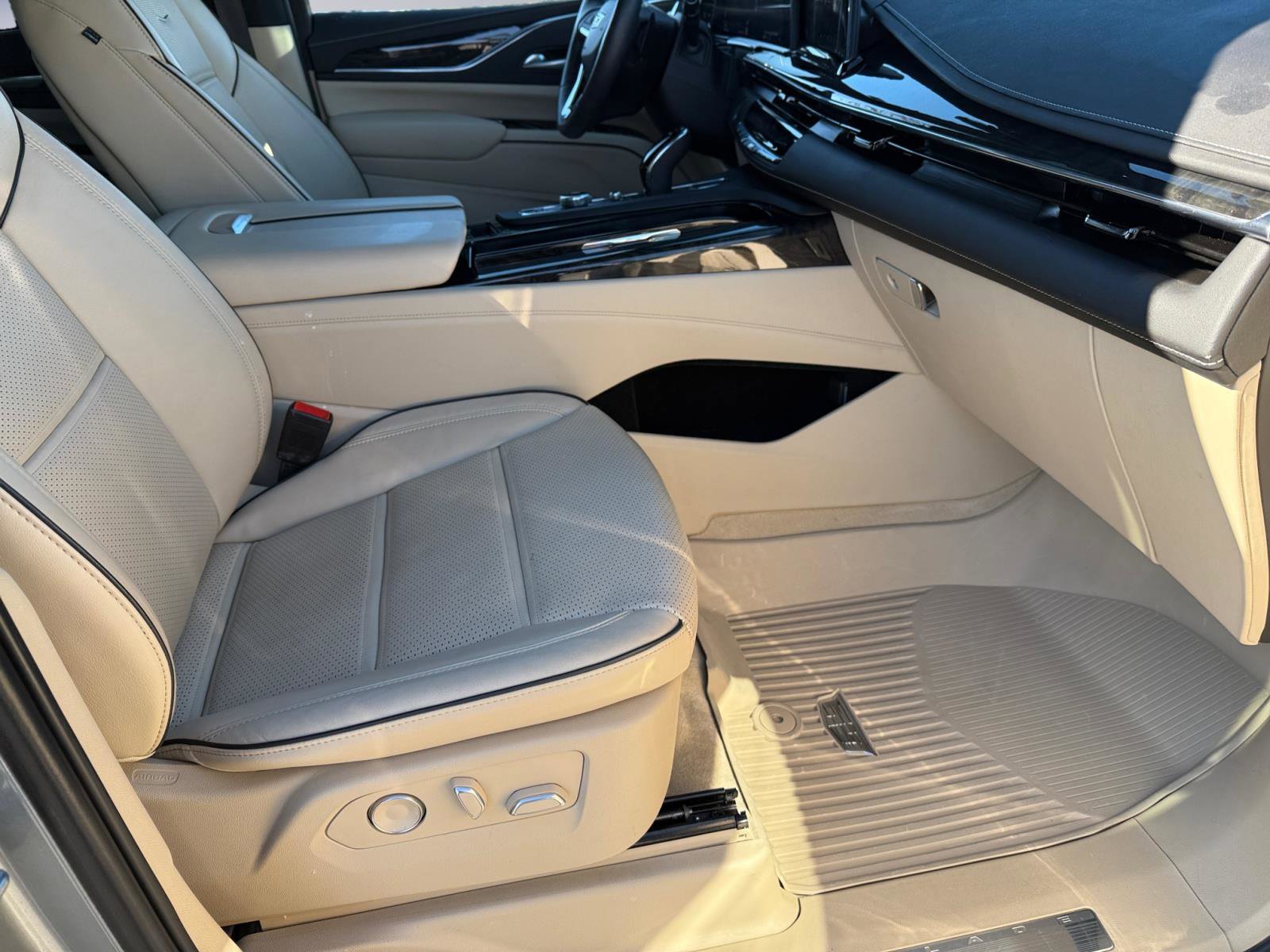 Certified 2024 Cadillac Escalade Premium Luxury image 15