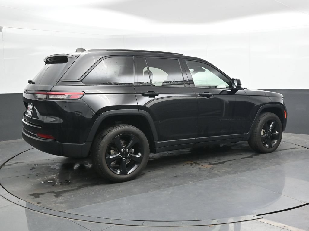 Used 2023 Jeep Grand Cherokee Altitude AWD/4WD image 3