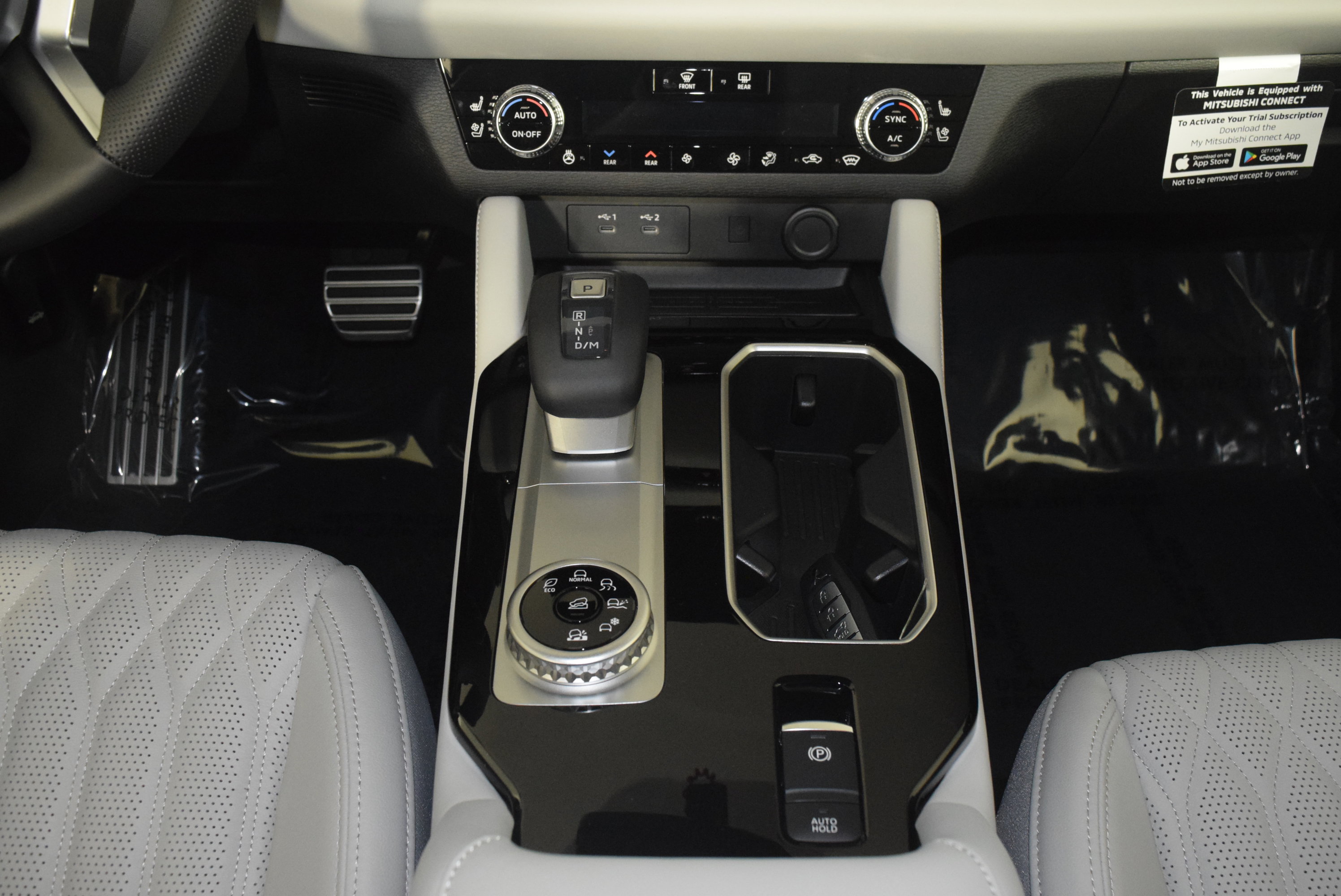 New 2025 Mitsubishi Outlander AWD image 13