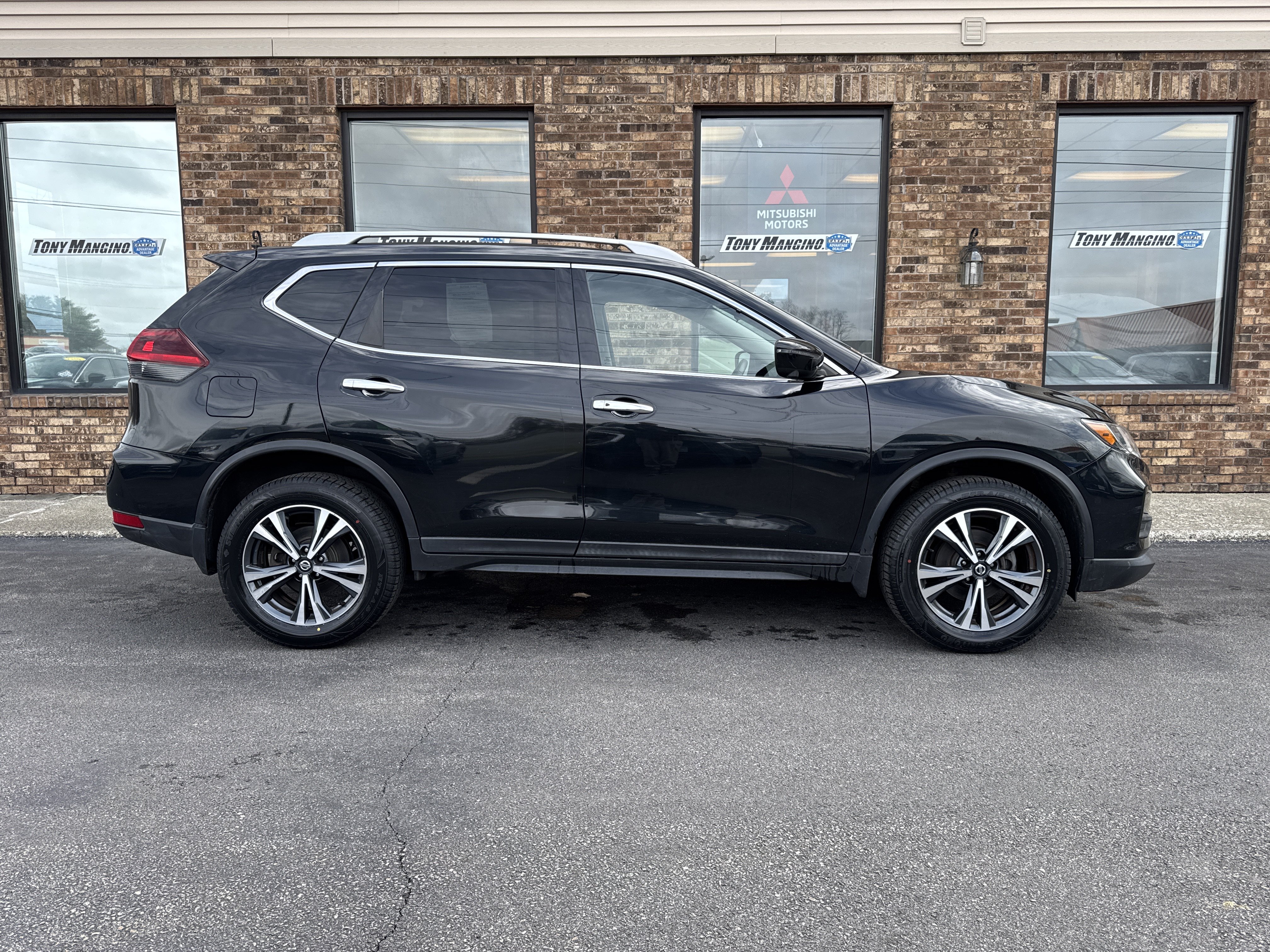 Used 2019 Nissan Rogue SV w/ Premium Package AWD/4WD image 7