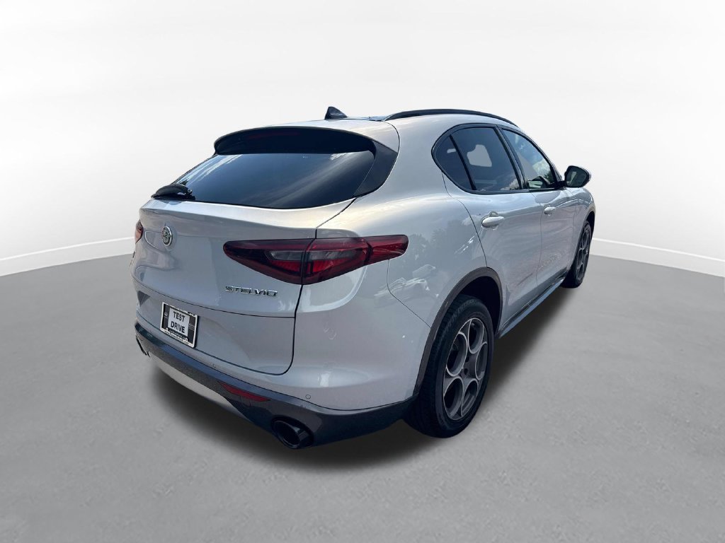 Used 2023 Alfa Romeo Stelvio Ti AWD/4WD image 6