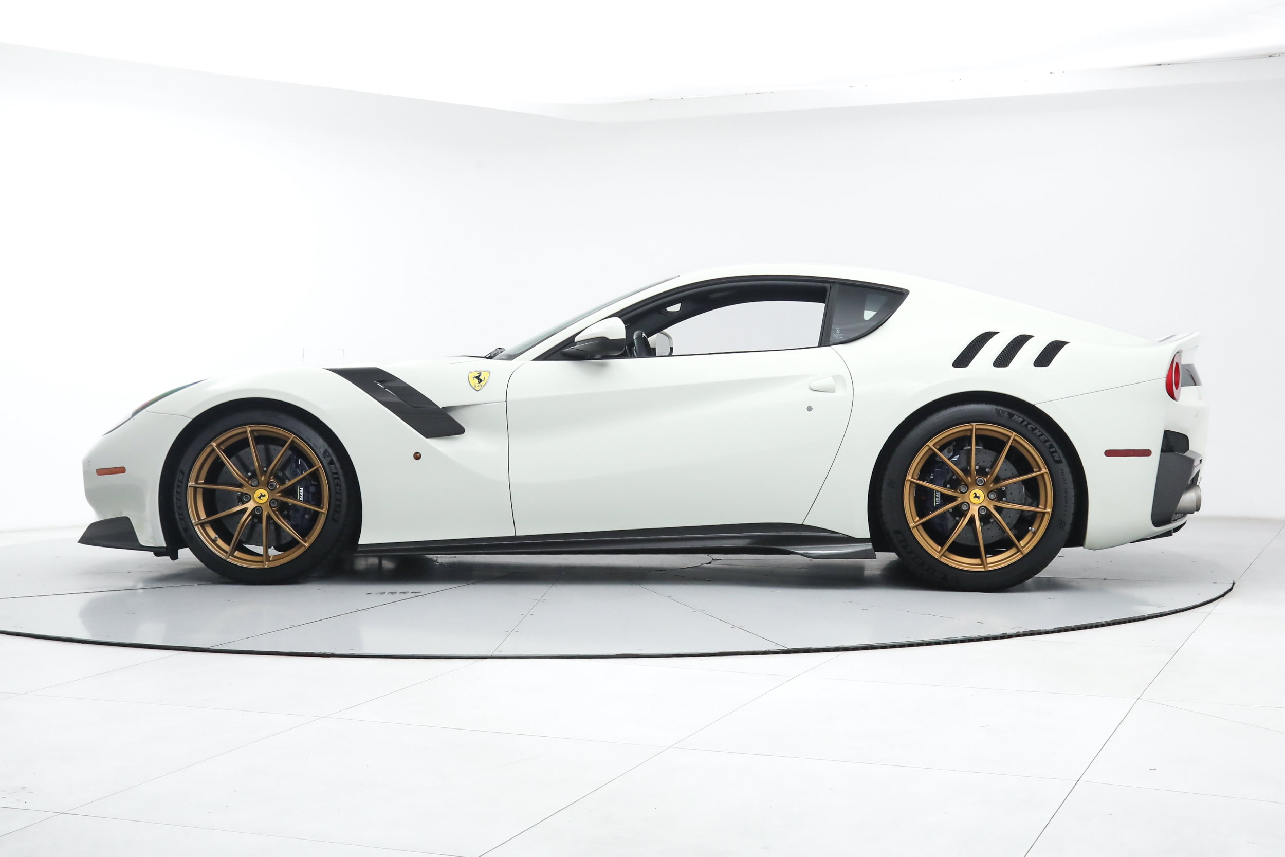 Used 2017 Ferrari F12tdf RWD image 4