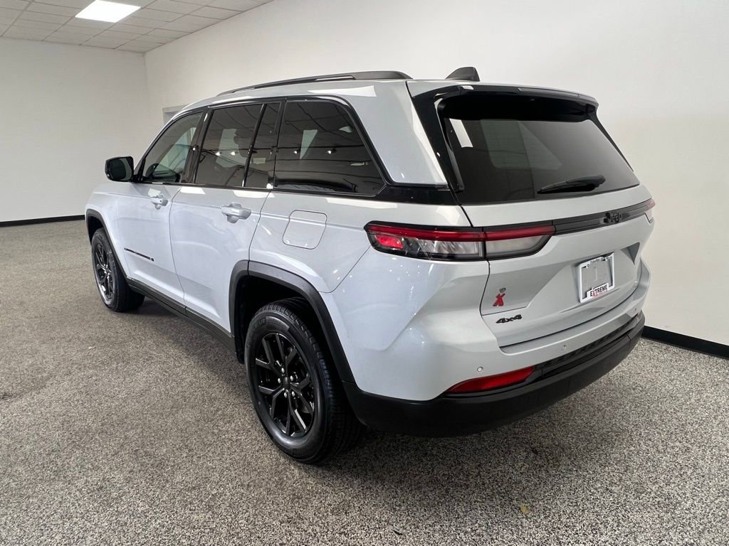 Used 2024 Jeep Grand Cherokee Altitude image 18