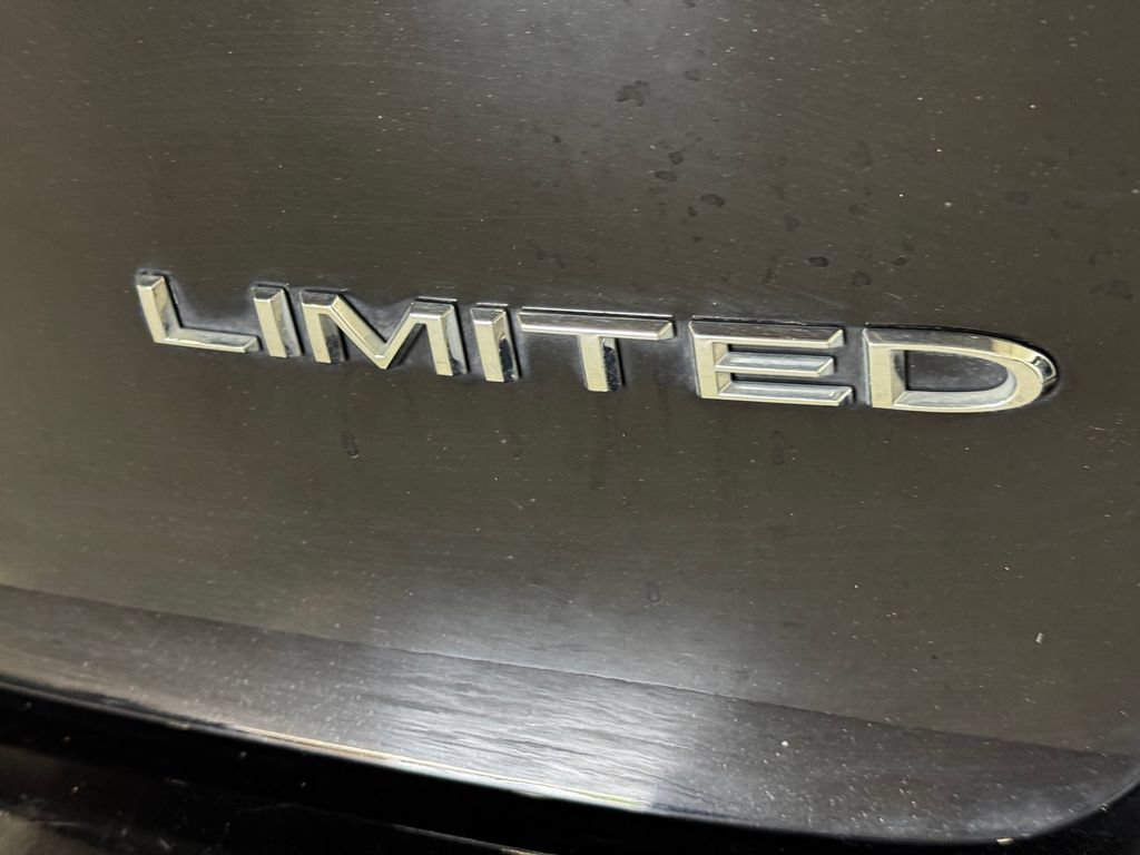 Used 2024 Chrysler Pacifica Limited FWD image 34