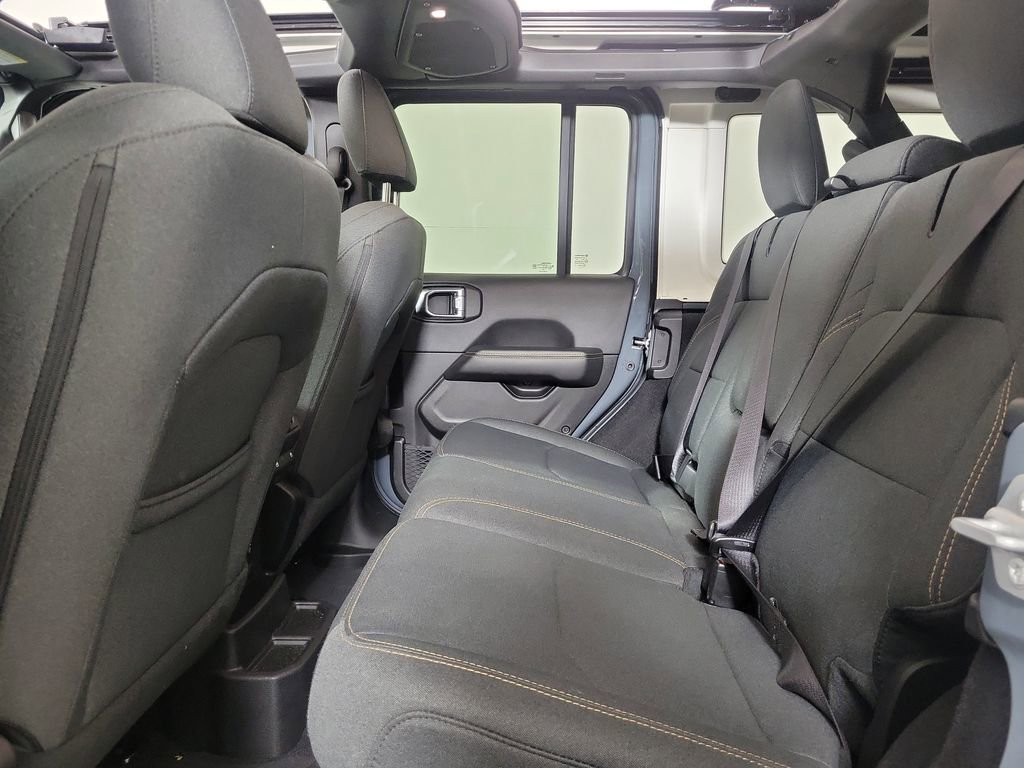 Used 2025 Jeep Wrangler Unlimited Sahara w/ Safety Group AWD/4WD image 23