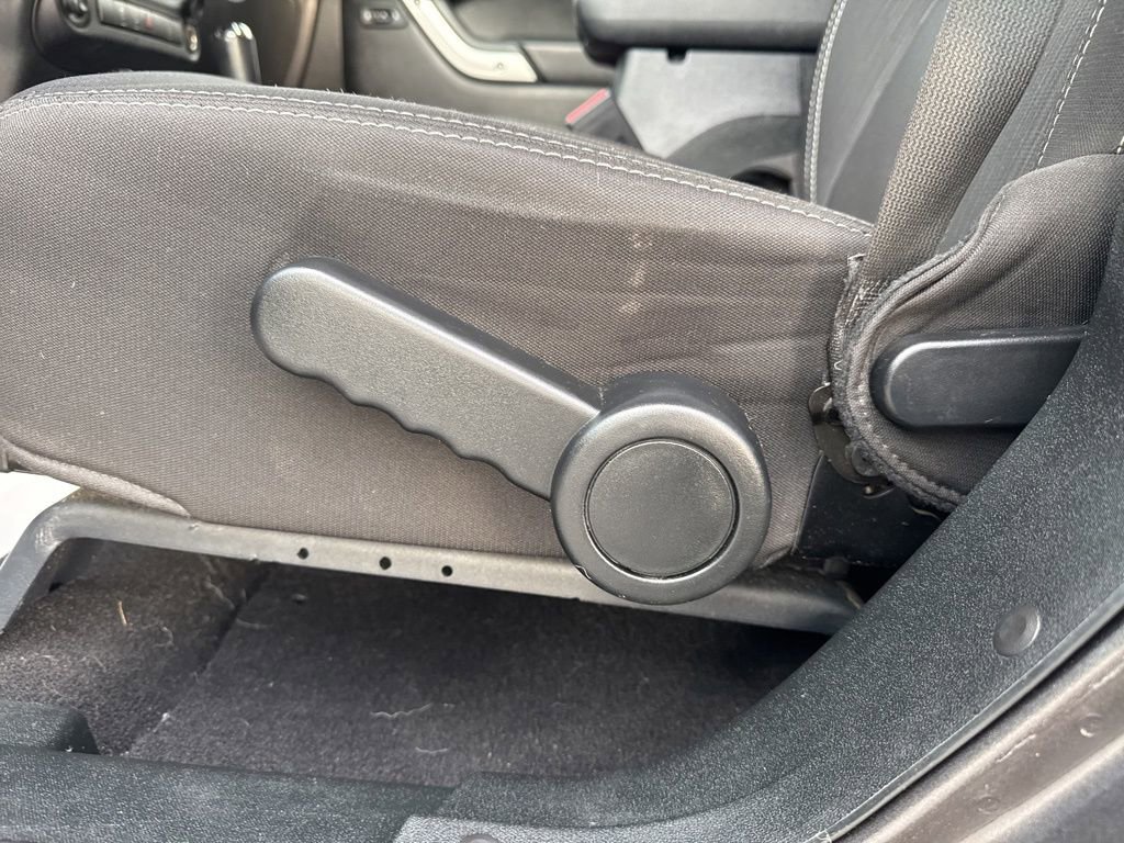 Used 2018 Jeep Wrangler Unlimited Sahara image 27