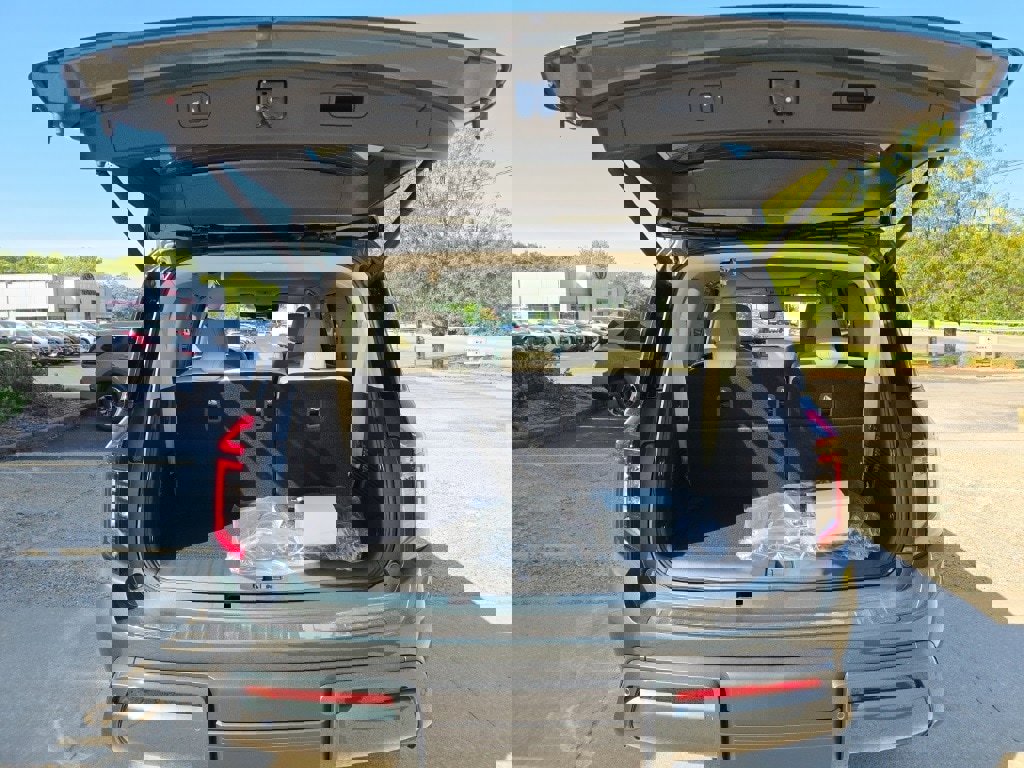 New 2026 Nissan Armada Platinum image 7