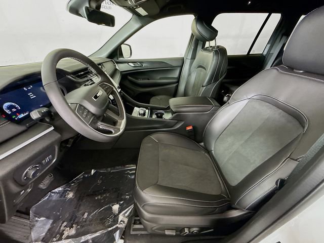 New 2025 Jeep Grand Cherokee Altitude image 20