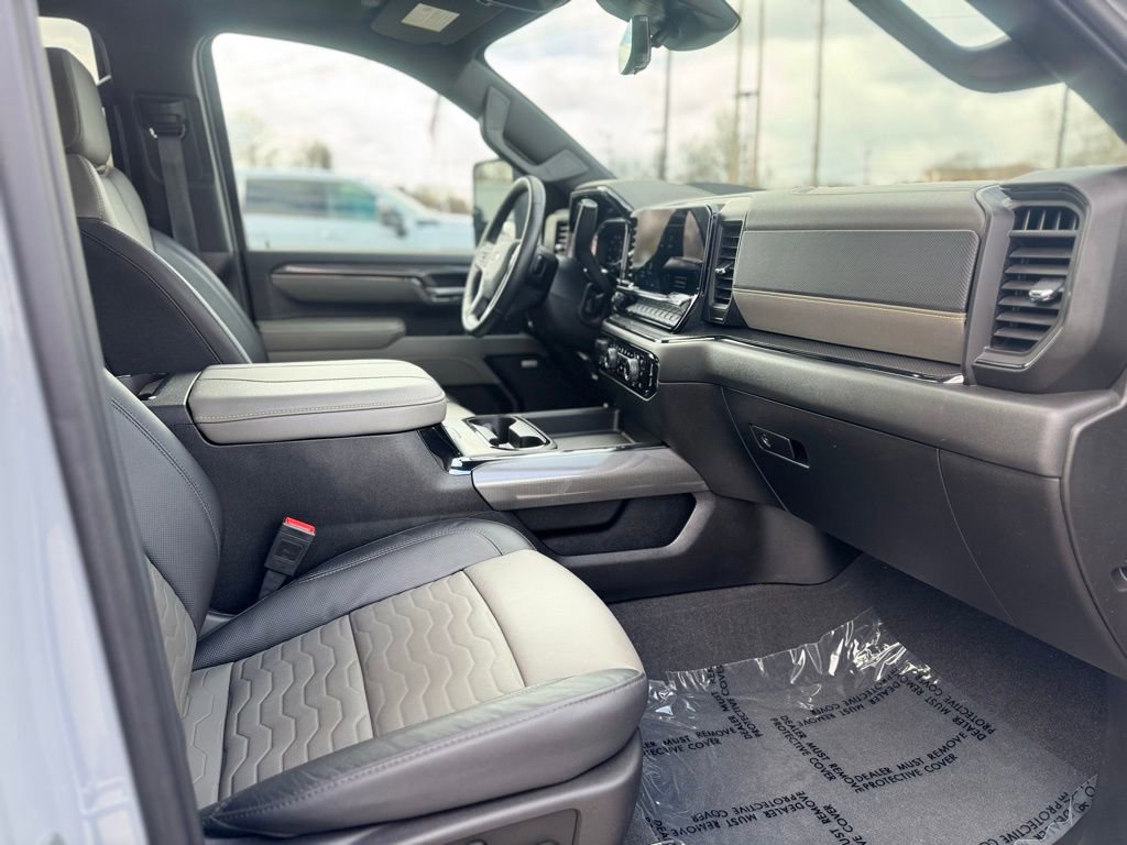 Used 2025 Chevrolet Silverado 2500 ZR2 w/ Technology Package image 10