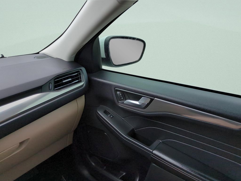 Used 2021 Ford Escape Titanium FWD image 12