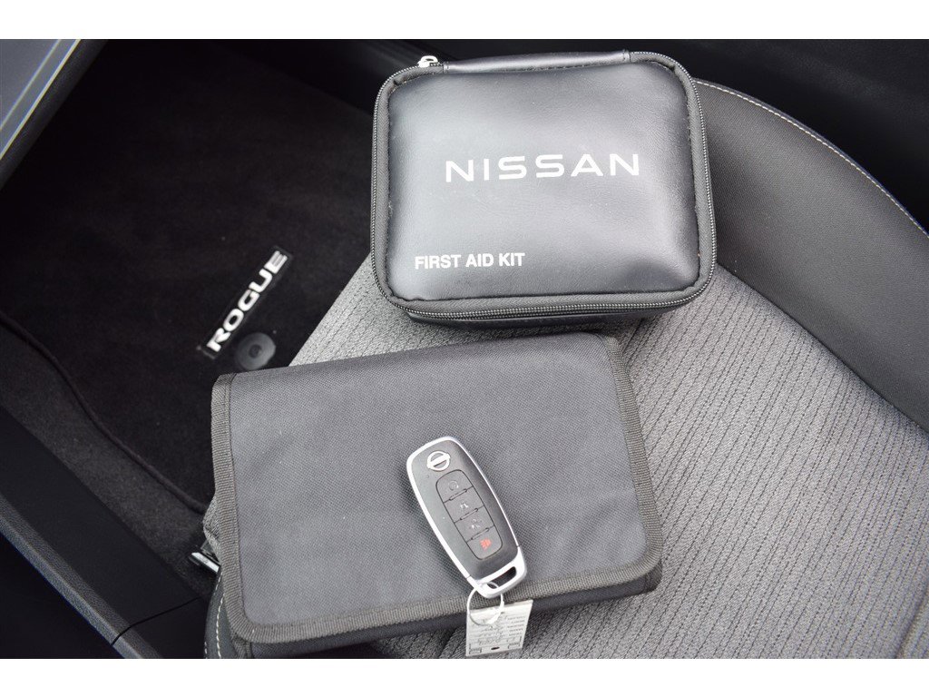Used 2023 Nissan Rogue SV image 36
