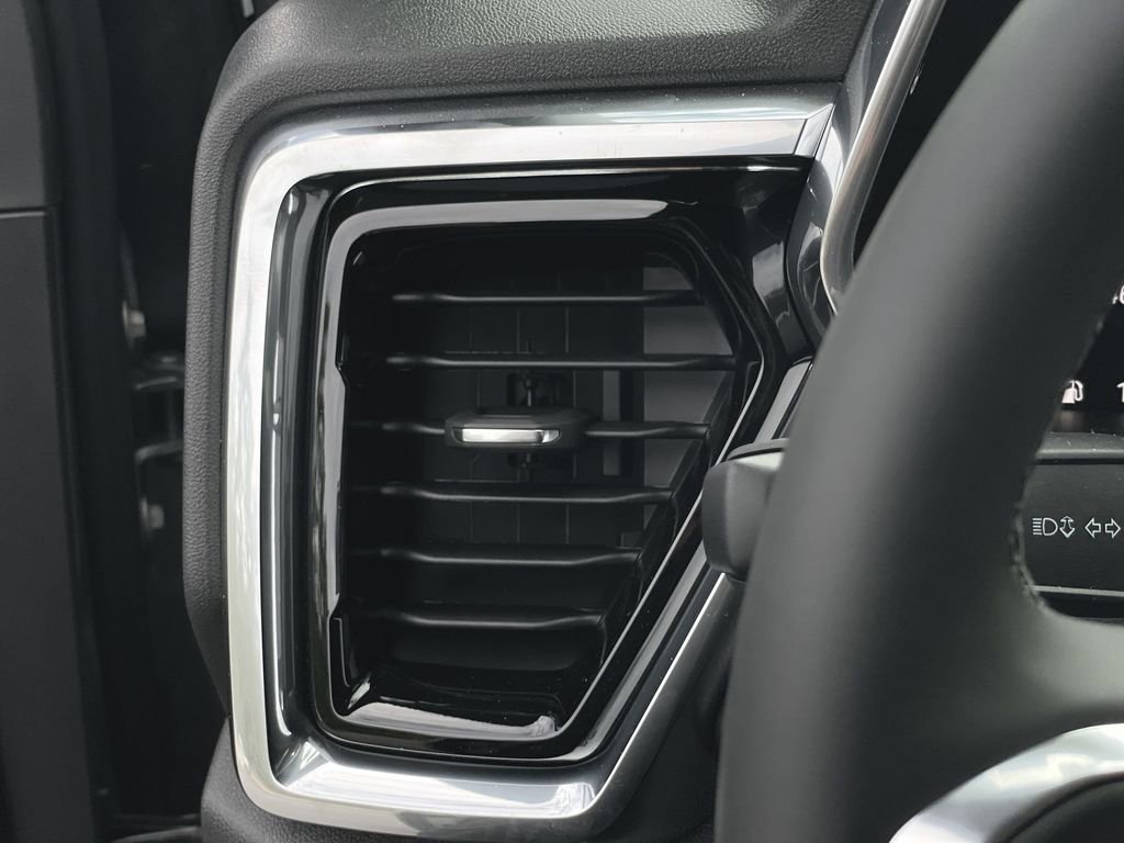 New 2026 GMC Canyon Elevation w/ Convenience Package image 15