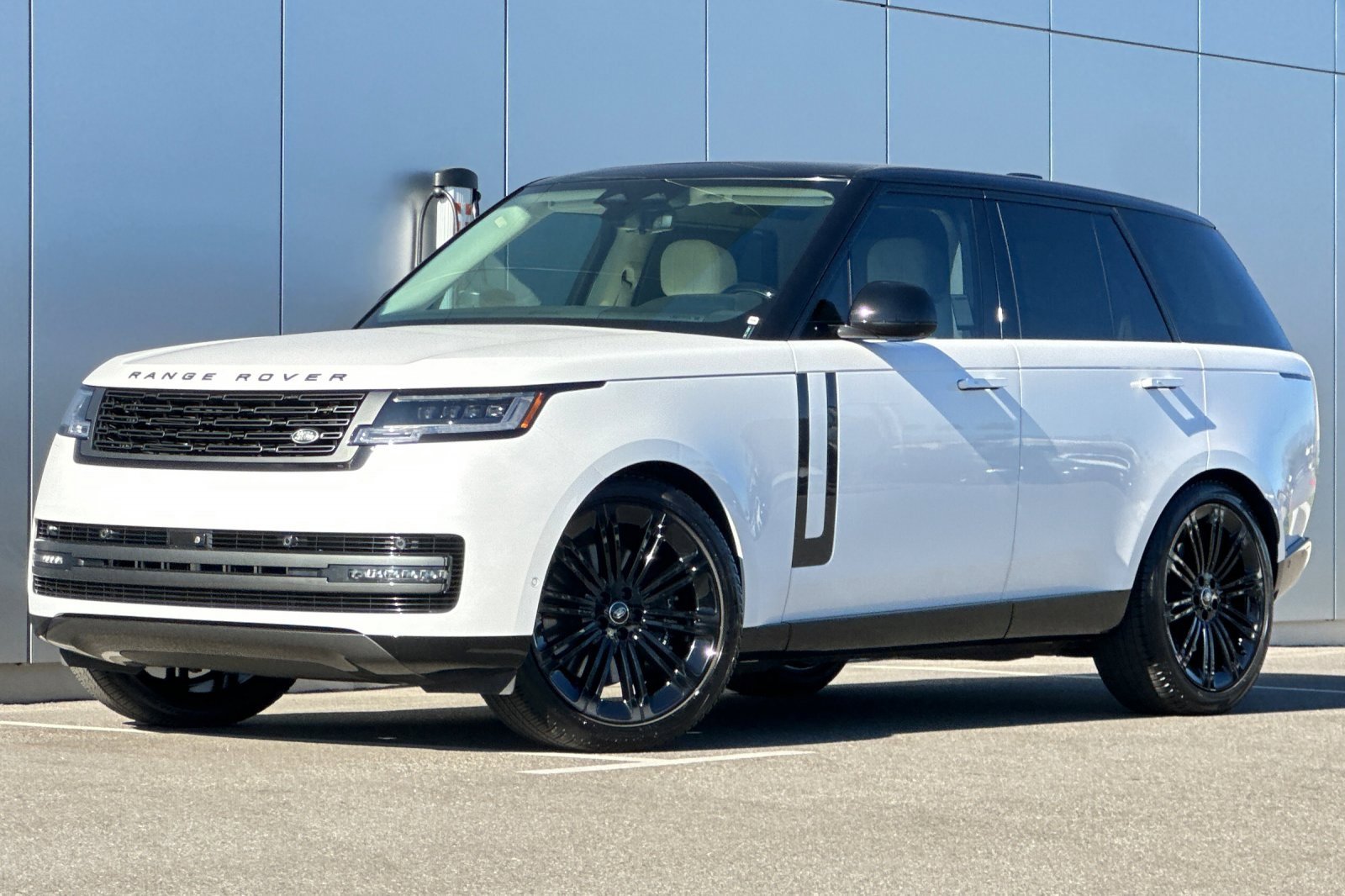 Certified 2024 Land Rover Range Rover SE image 1