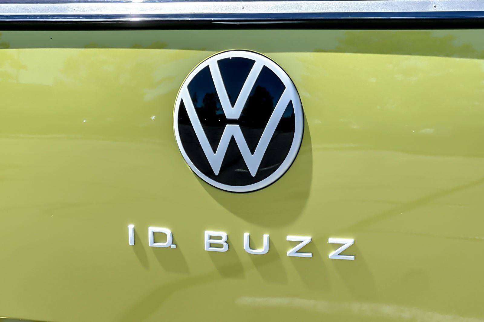 New 2025 Volkswagen ID. Buzz Pro S Plus image 24