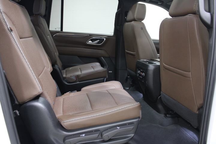 Used 2023 Chevrolet Suburban High Country image 30