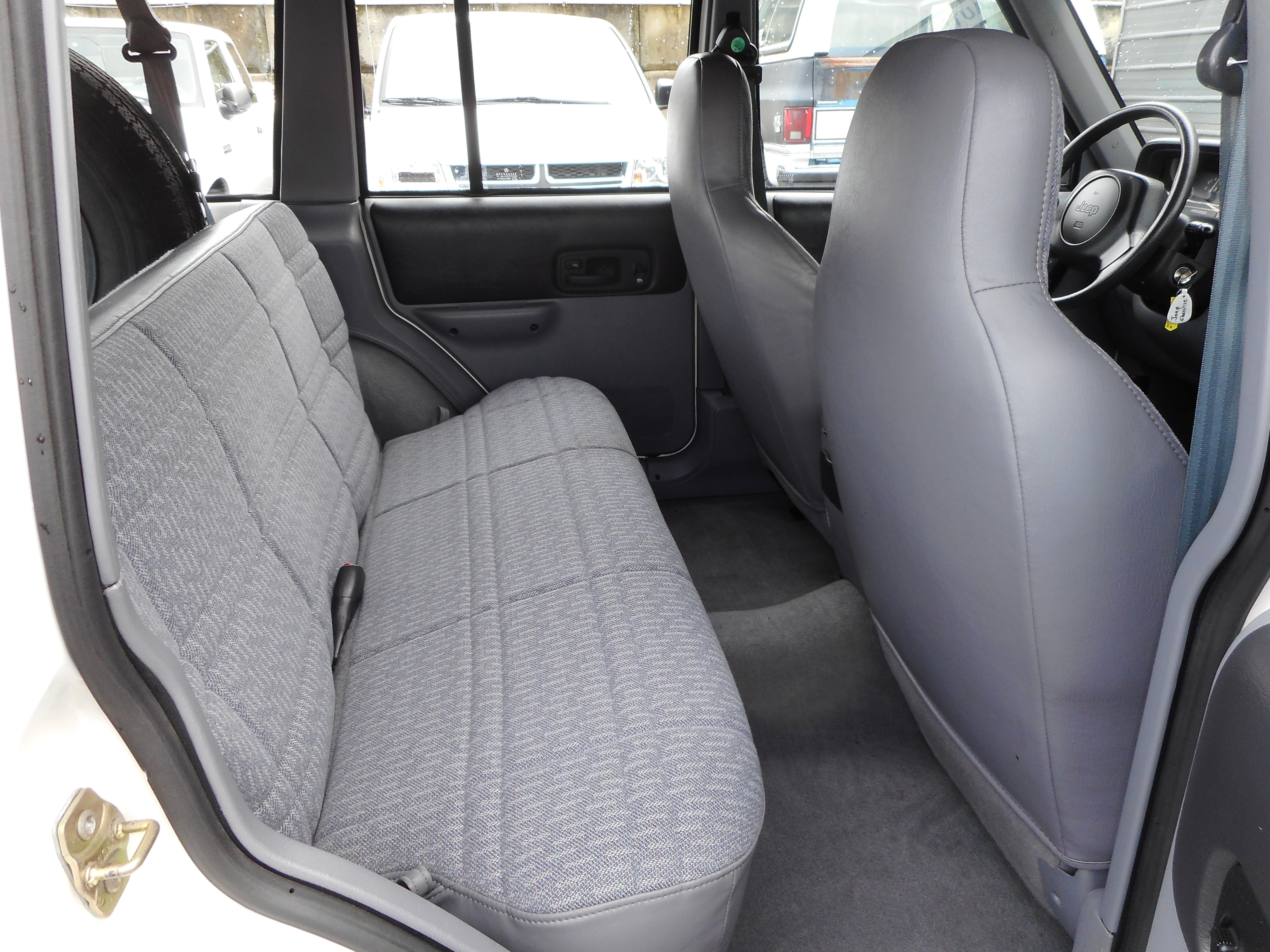 Used 1998 Jeep Cherokee SE image 25