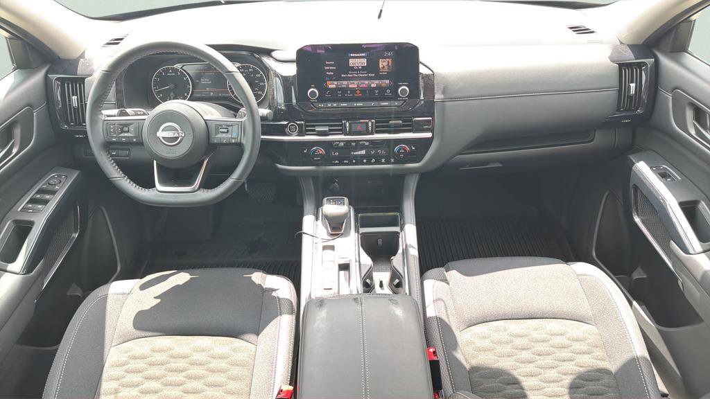 Used 2024 Nissan Pathfinder SV w/ SV Premium Package image 27