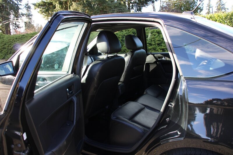 Used 2010 Ford Focus SEL image 15